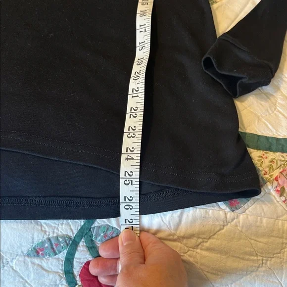 Elegant Black Top with Embellished Collar size small nwot - Picture 5 of 9